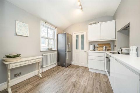 2 bedroom flat for sale, Elthruda Road, London SE13