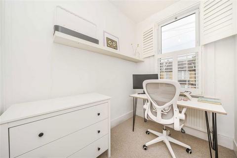 30a Elthruda Road, London, SE13 6SR