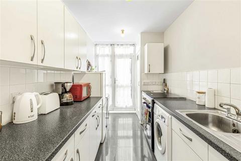 2 bedroom flat to rent, Farthing Fields, London E1W