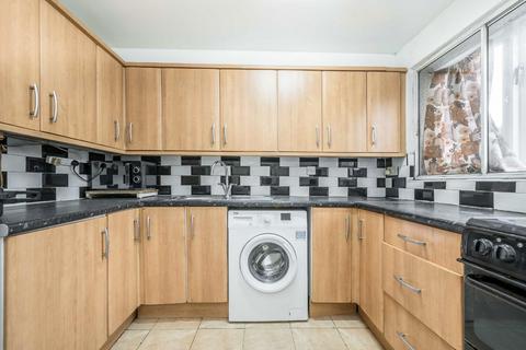 1 bedroom flat to rent, Vickers Way, Hounslow TW4