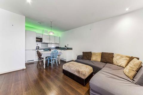 1 bedroom flat for sale, St. John's Hill, London SW11