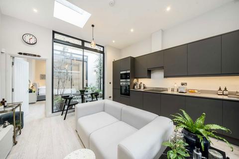 1 bedroom flat for sale, Upper Richmond Road, London SW15