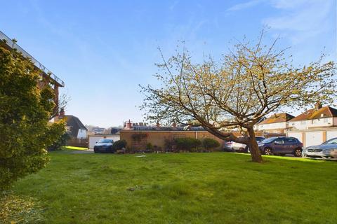 2 bedroom flat to rent, Roedean Court, Wilson Avenue, Brighton