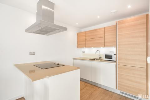 2 bedroom flat to rent, Station Street London E15