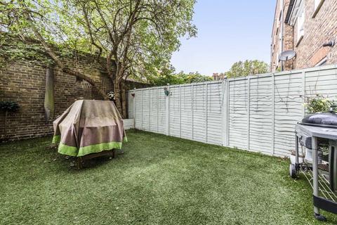 4 Caxton Mews, Brentford, TW8 8BN