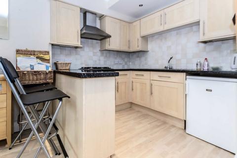 1 bedroom flat for sale, Chiswick High Road, London W4