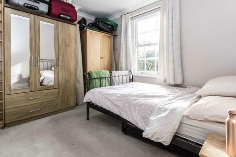 1 bedroom flat for sale, Chiswick High Road, London W4