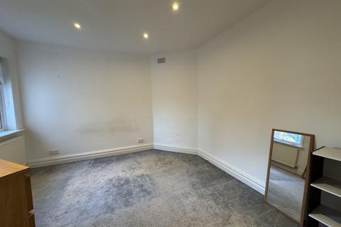 2 bedroom apartment to rent, Finchley Road, London NW11