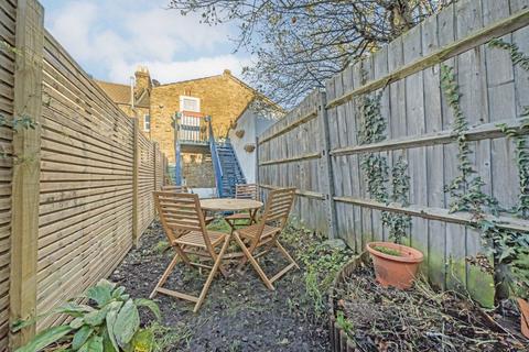 2 bedroom flat for sale, Selkirk Road, London SW17