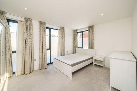 3 bedroom flat for sale, Lillie Road, London SW6