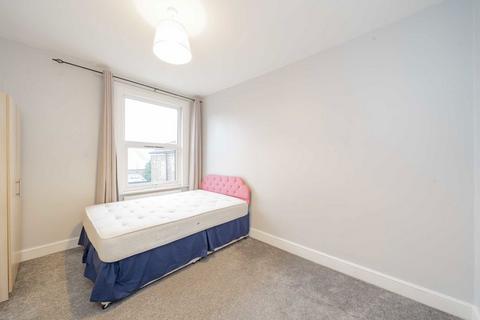 4 bedroom house to rent, Beaconsfield Road, London NW10