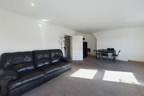 1 bedroom in a flat share to rent, (3rd Bedroom) Surbiton Road, Kingston upon Thames, Surrey