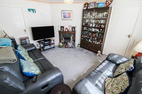 3 bedroom semi-detached house for sale, Gwynne Close, Tilehurst, Reading, RG31