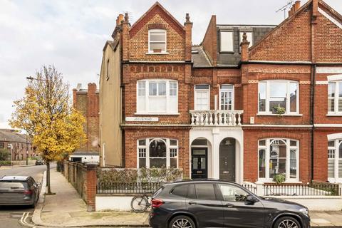 2 bedroom flat for sale, Bovingdon Road, London SW6