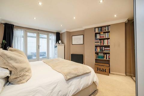 2 bedroom flat for sale, Bovingdon Road, London SW6