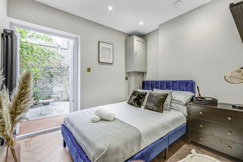 2 bedroom flat for sale, Halford Road, London SW6