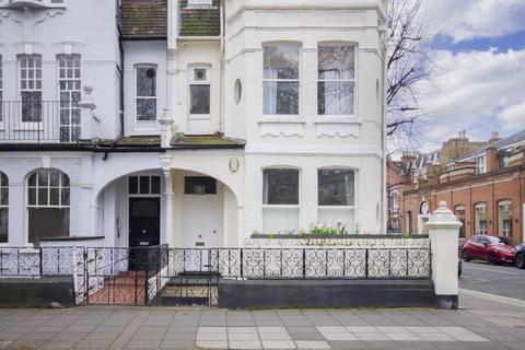 Studio to rent, New Kings Road, Fulham SW6