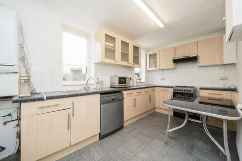 2 bedroom house for sale, Browning Avenue, London W7