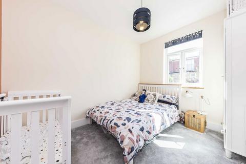 2 bedroom flat for sale, Balfour Road, London W13