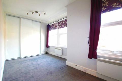 2 bedroom flat to rent, Wellington Road, London W5