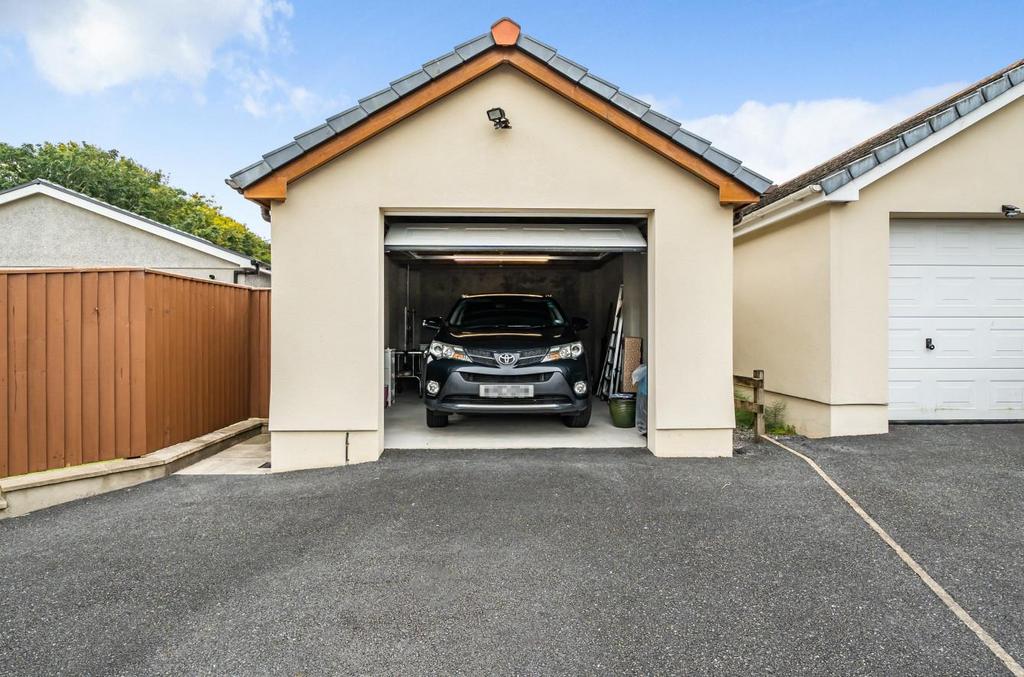 Detached Garage