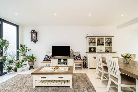 4 bedroom terraced house for sale, Whittlebury Mews West, London NW1