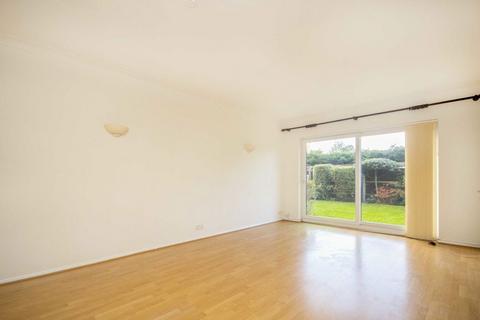 2 bedroom flat to rent, Ash Tree Close, Surbiton KT6