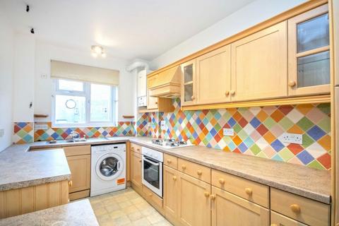 2 bedroom flat to rent, Ash Tree Close, Surbiton KT6