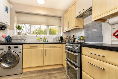 2 bedroom flat to rent, Kingswood Close, Surbiton KT6