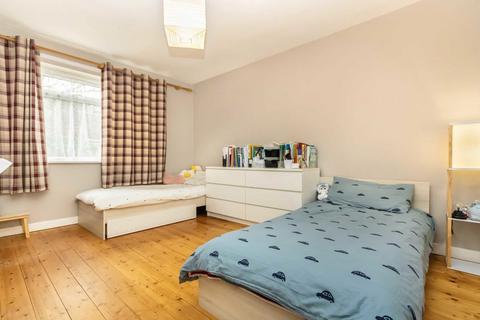 2 bedroom flat to rent, Kingswood Close, Surbiton KT6