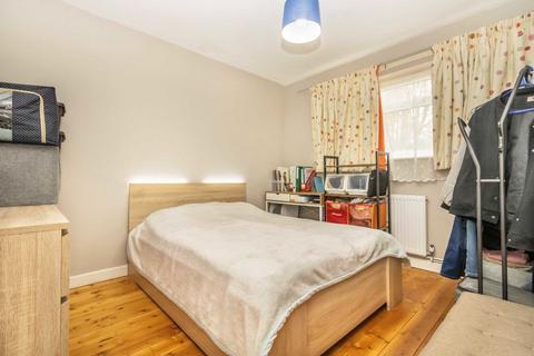 2 bedroom flat to rent, Kingswood Close, Surbiton KT6