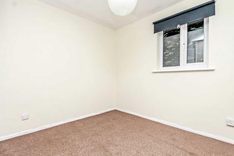 1 bedroom flat to rent, Ranyard Close, Chessington KT9