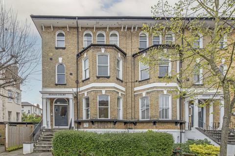 3 bedroom flat to rent, Grove Road, Surbiton KT6