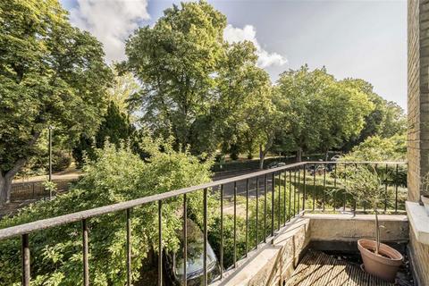 2 bedroom flat for sale, Lewisham Park, London SE13