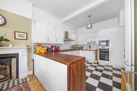 4 bedroom terraced house to rent, Kitto Road, London SE14