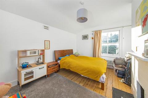 4 bedroom terraced house to rent, Kitto Road, London SE14