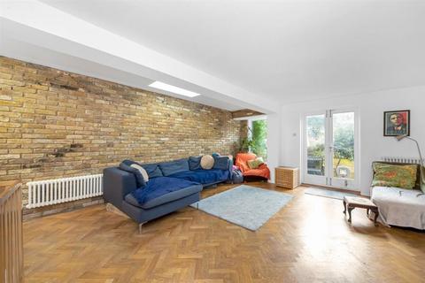 4 bedroom terraced house to rent, Kitto Road, London SE14