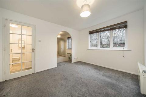 Studio to rent, Myers Lane, London SE14