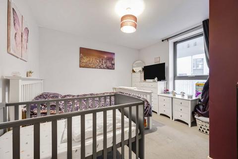 1 bedroom flat for sale, Tewkesbury Road, London W13