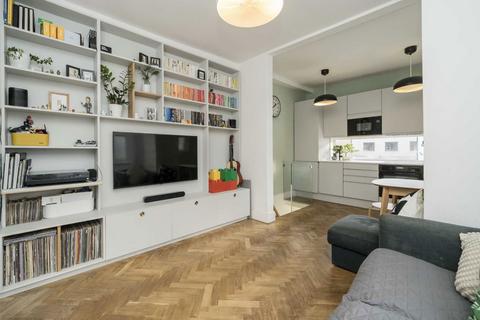 2 bedroom flat for sale, Shirley Gardens, London W7