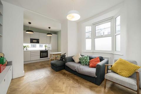 2 bedroom flat for sale, Shirley Gardens, London W7