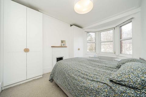 2 bedroom flat for sale, Shirley Gardens, London W7