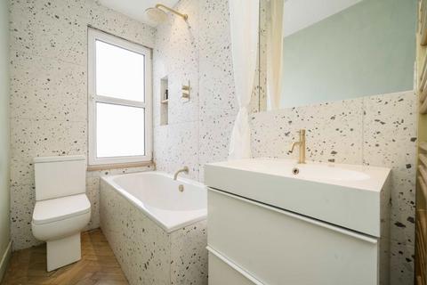 37a Shirley Gardens, London, W7 3PT