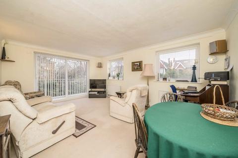 2 bedroom flat for sale, Gordon Road, London W5