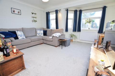 1 bedroom flat for sale, Roslyn Close, Mitcham CR4