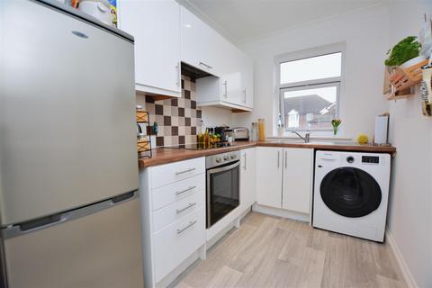 1 bedroom flat for sale, Roslyn Close, Mitcham CR4