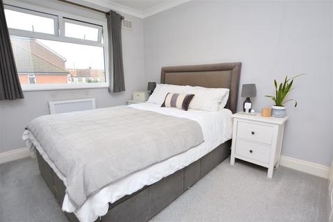 1 bedroom flat for sale, Roslyn Close, Mitcham CR4