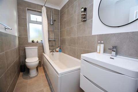 1 bedroom flat for sale, Roslyn Close, Mitcham CR4