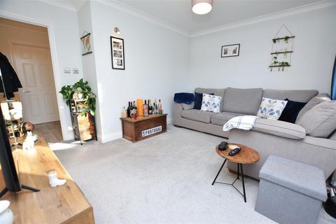 1 bedroom flat for sale, Roslyn Close, Mitcham CR4