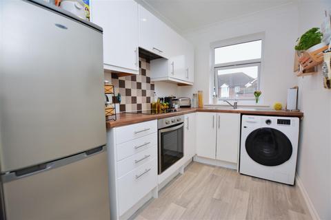 15d Roslyn Close, Mitcham, CR4 3BB